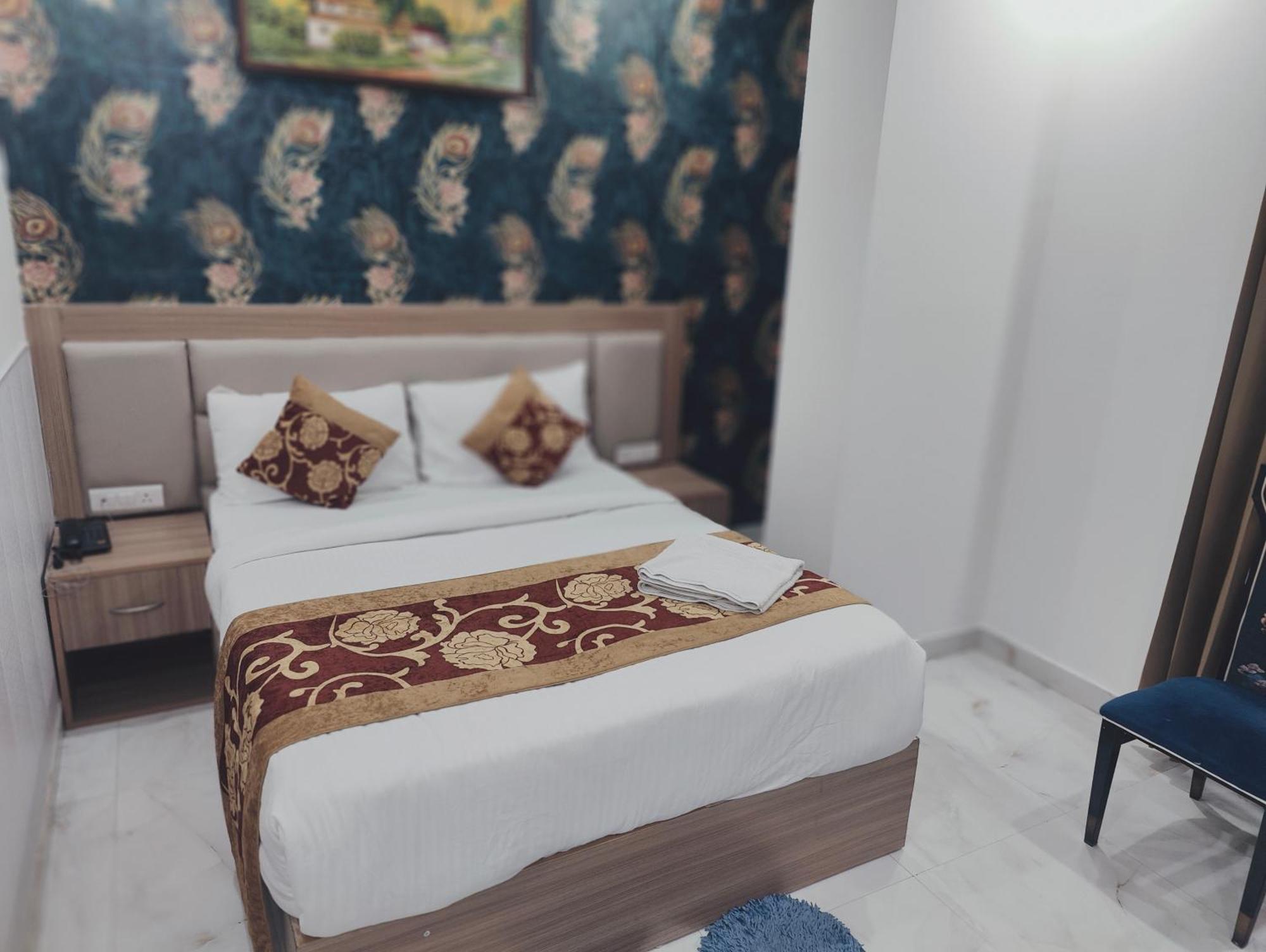 Hotel Decent Residency At Aerocity,delhi Airport 3*
