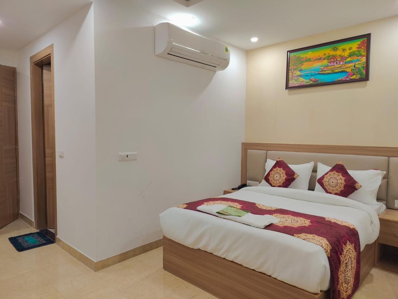 Decent Residency At Aerocity,delhi Airport Hotel